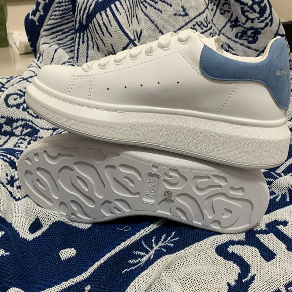 🔥oMcQueen classic sports casual women's blue velvet tail small white shoes🔥 - Picture 3 of 5